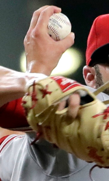 Reed impressive, Hamilton crazy catch in 11-inning loss to Astros